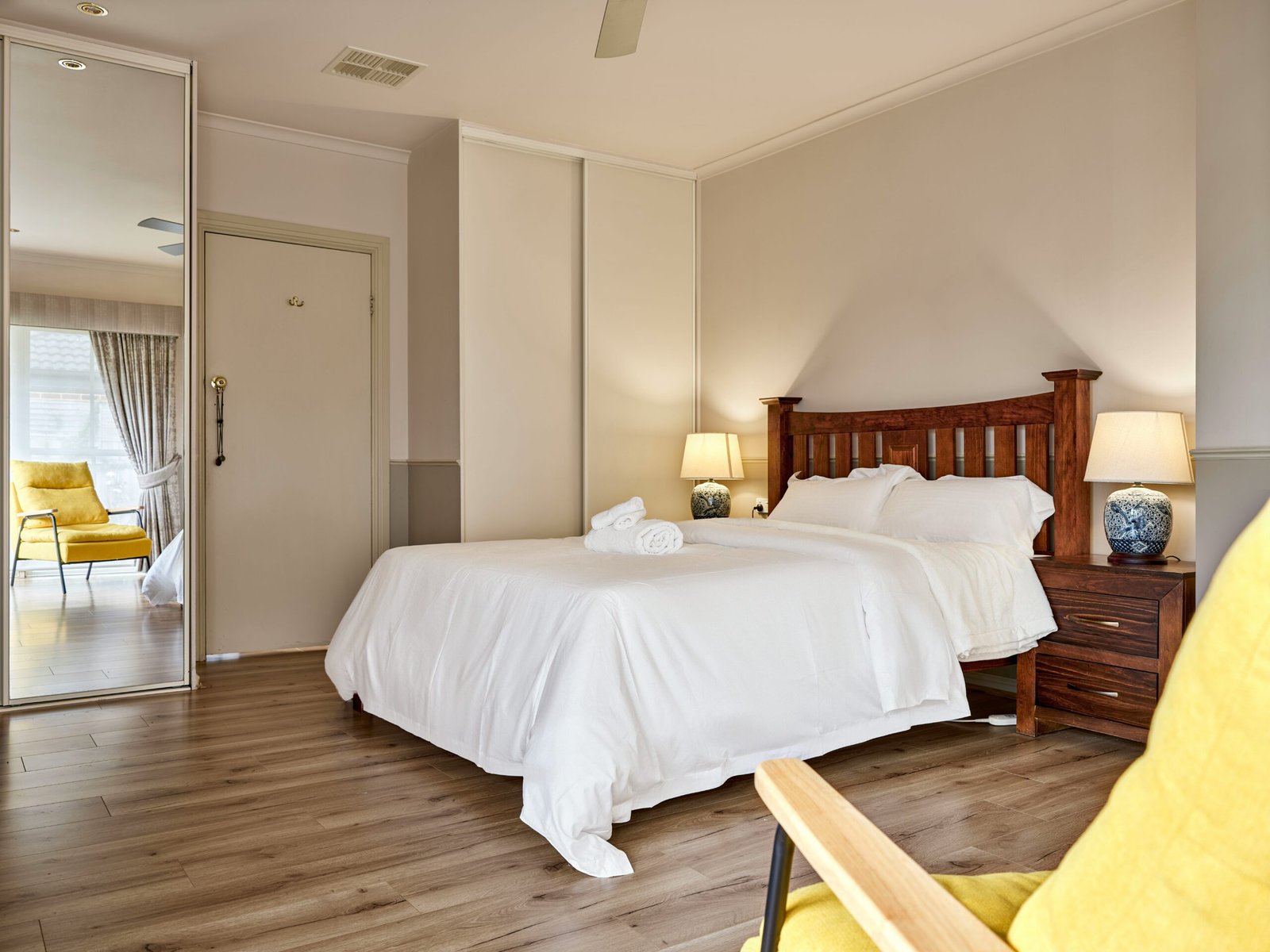 neon-wang-tIe1b50CGlM-unsplash